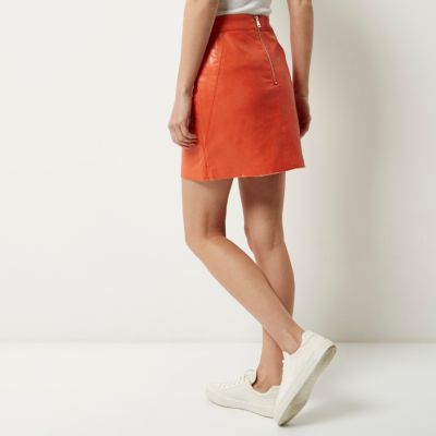 Coral leather-look mini skirt